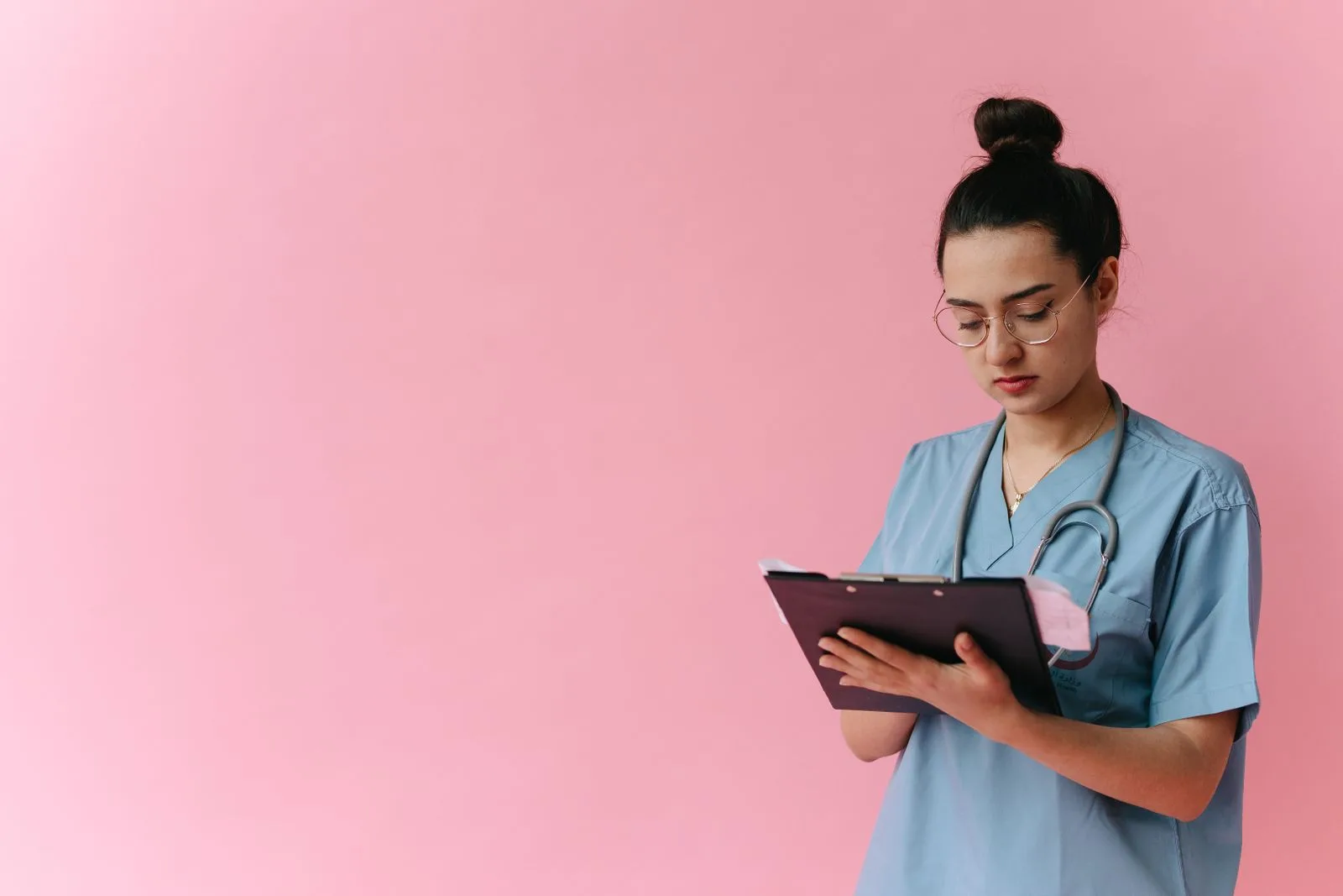 Registered nurse using electronic health record system at hospital